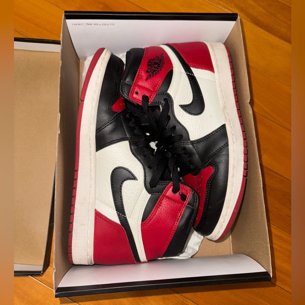 Air Jordan 1 Retro High OG Bred Toe Mens Size 7.5, Womens Size 9 with box